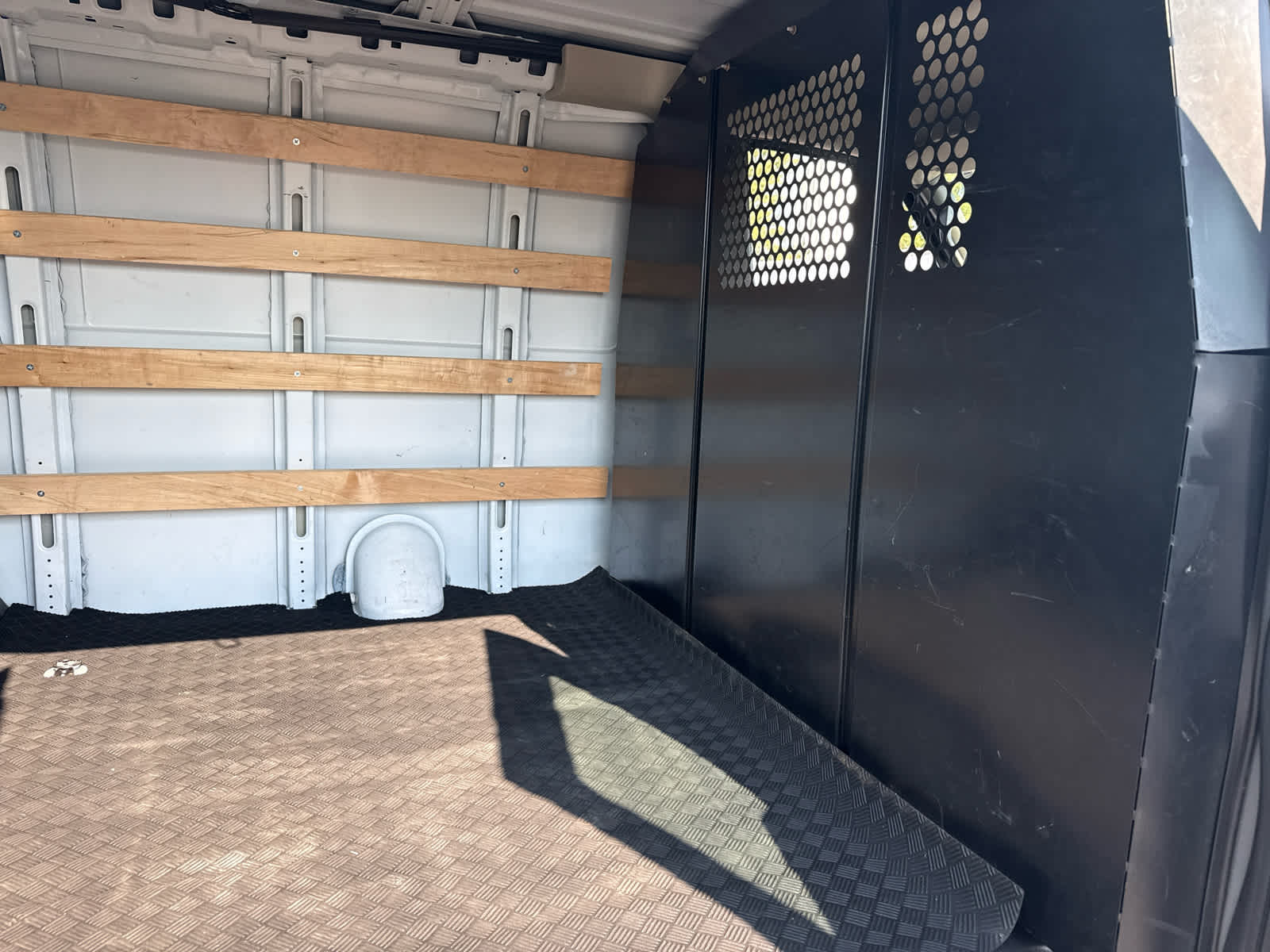 2025 GMC Savana Cargo Work Van - Photo 21