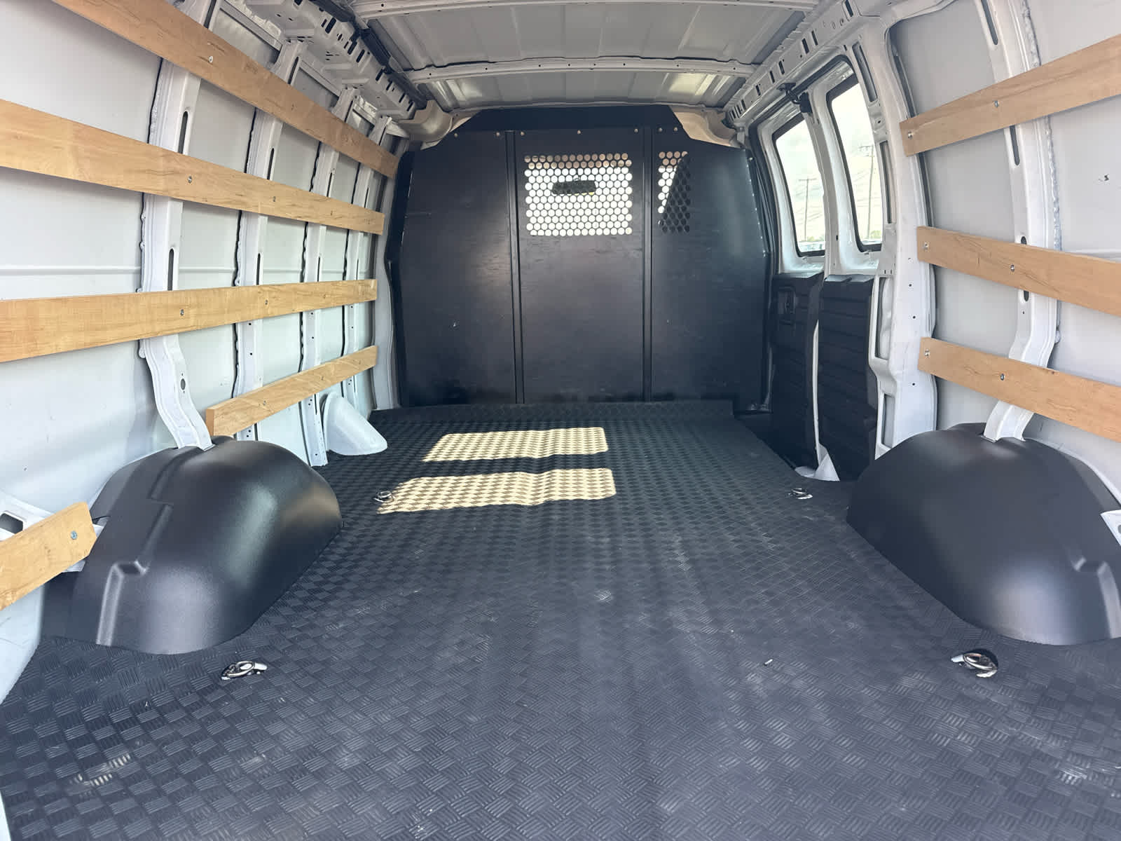 2025 GMC Savana Cargo Work Van - Photo 22