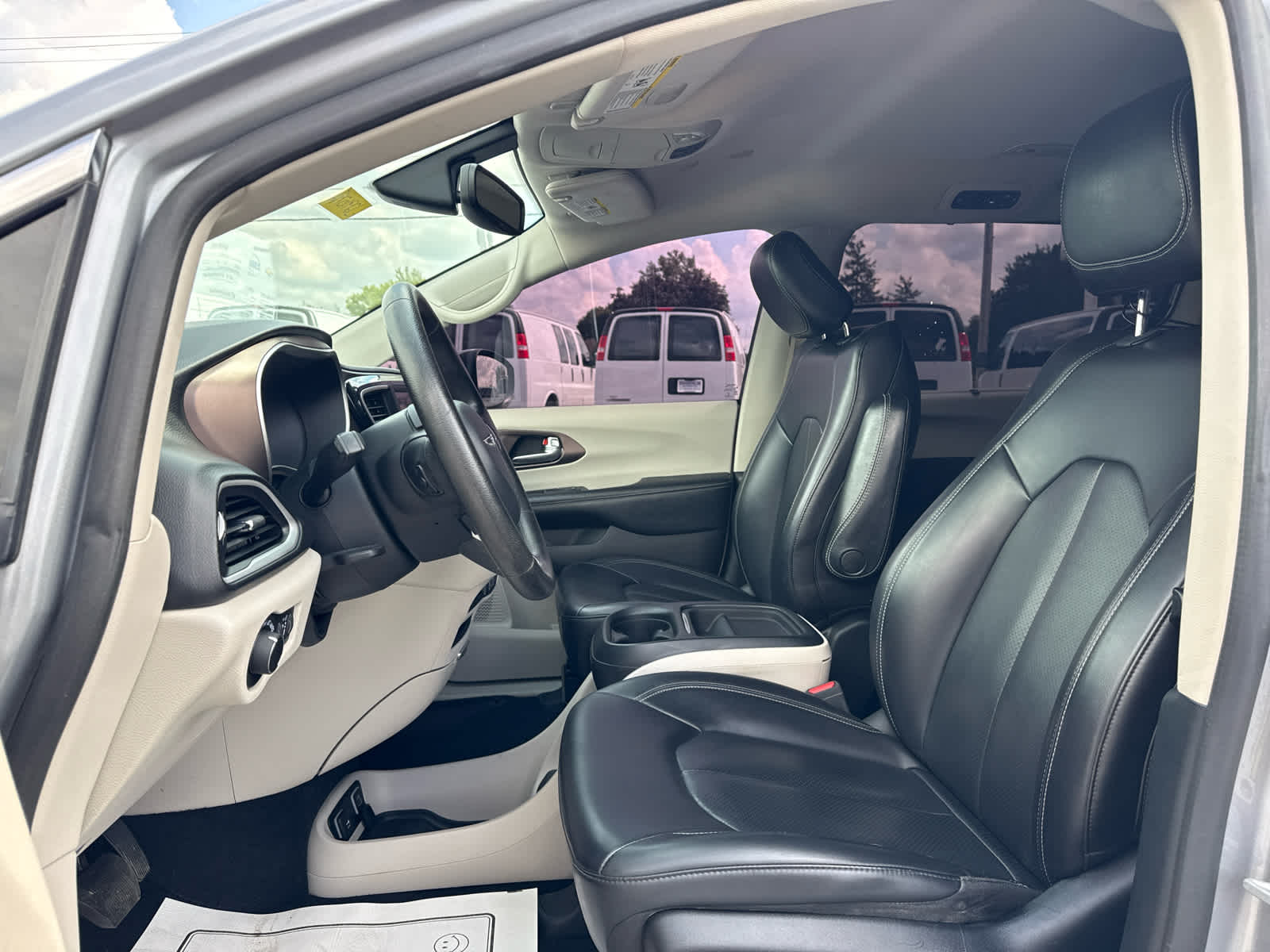 2021 Chrysler Voyager LXI