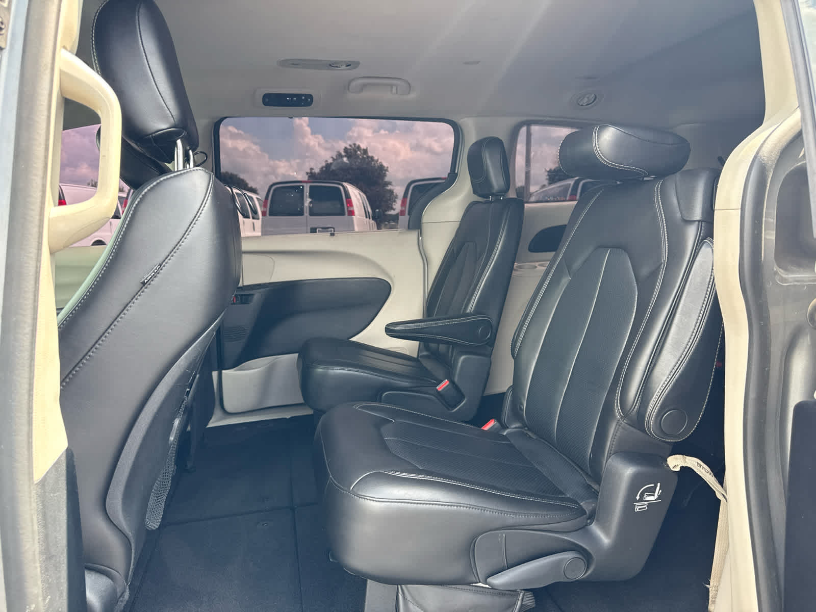 2021 Chrysler Voyager LXI