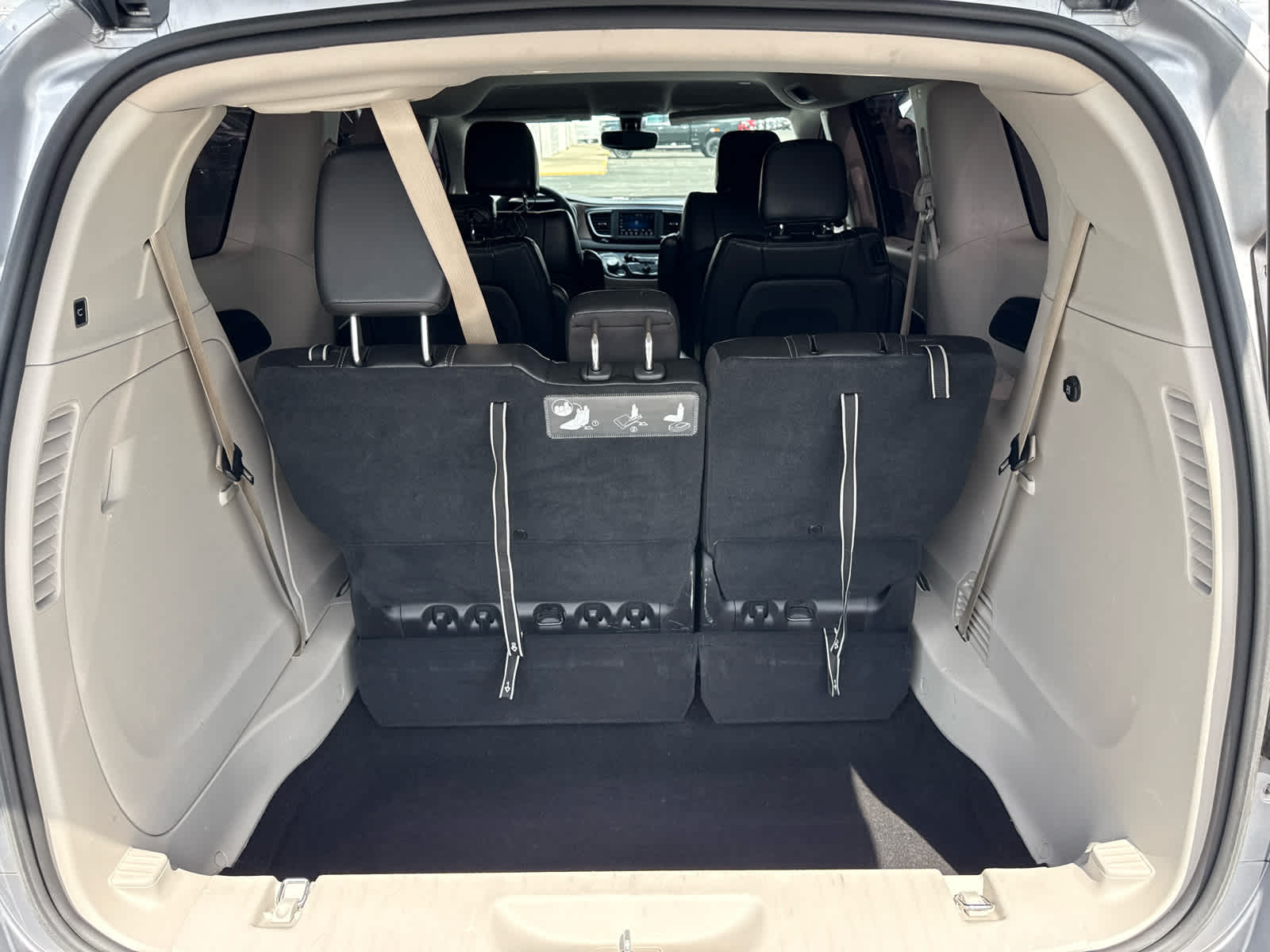 2021 Chrysler Voyager LXI