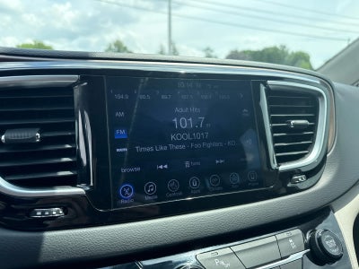 2017 Chrysler Pacifica Touring-L Plus