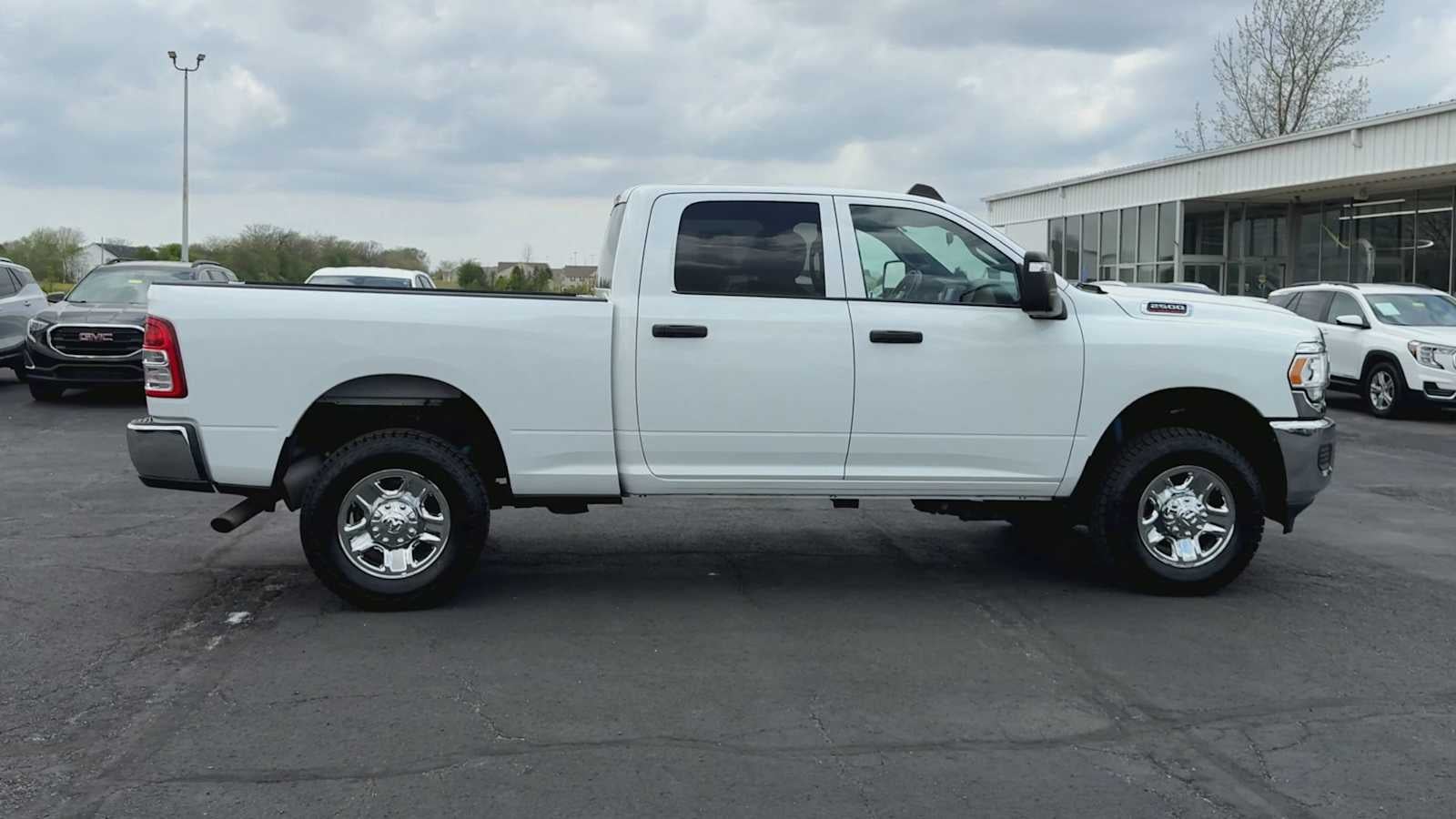 2023 RAM 2500 Tradesman Crew Cab 4x4 6'4" Box