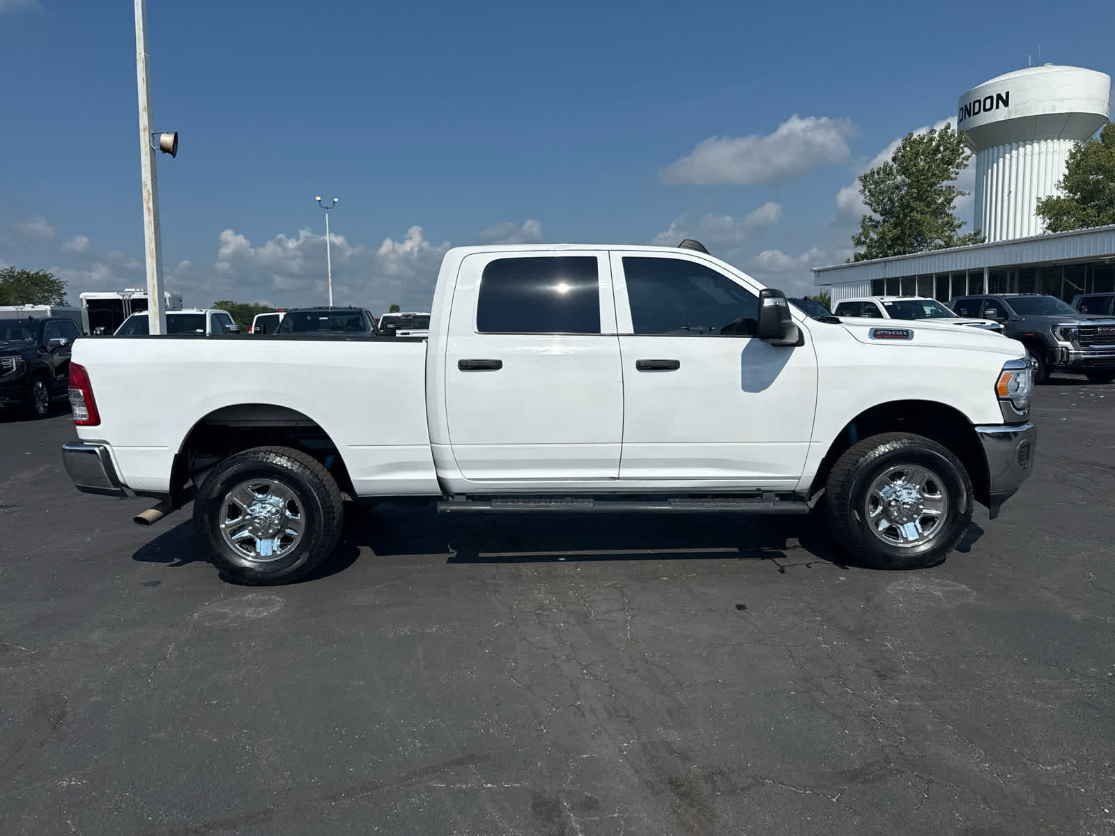 2023 RAM 2500 Tradesman Crew Cab 4x4 6'4" Box