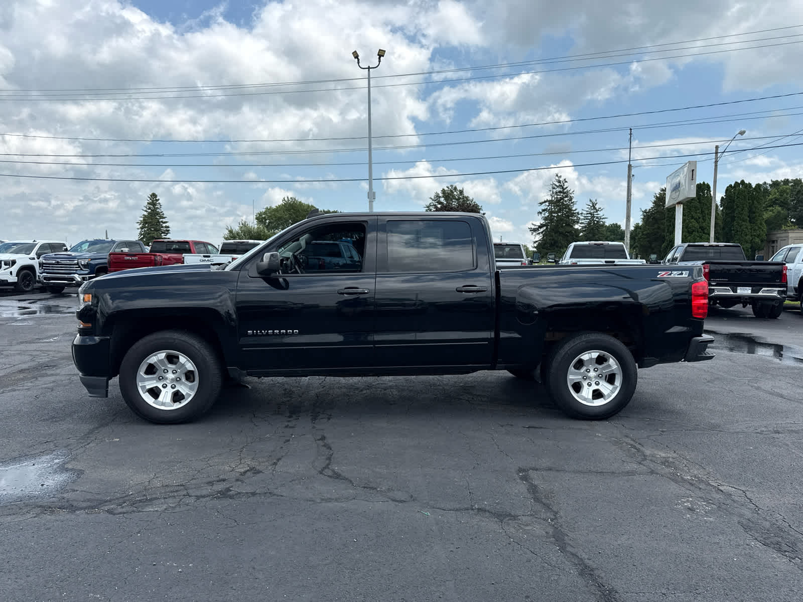Used 2017 Chevrolet Silverado 1500 LT Z71 with VIN 3GCUKREC6HG237974 for sale in London, OH