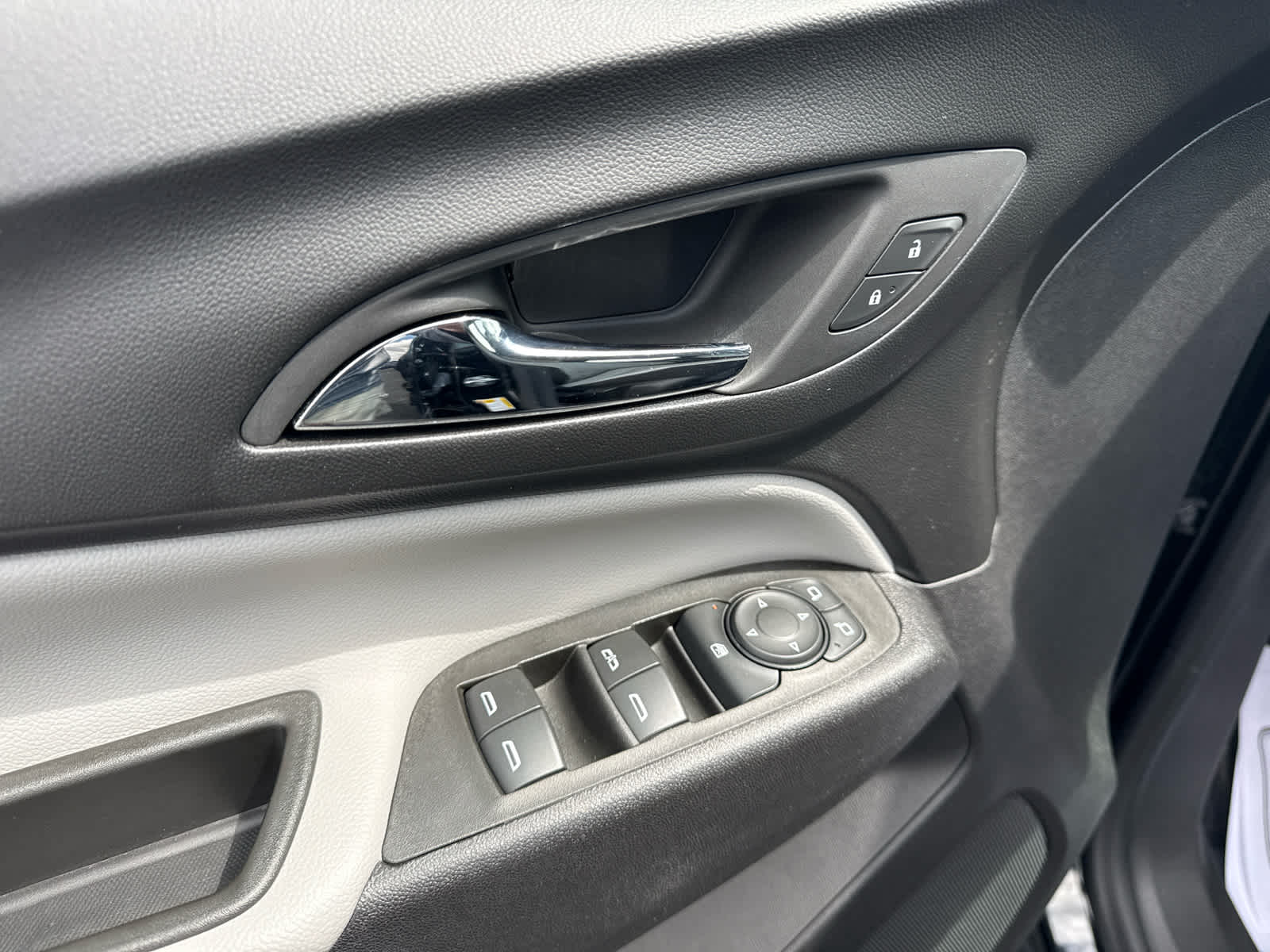 2024 Chevrolet Equinox LS - Photo 10