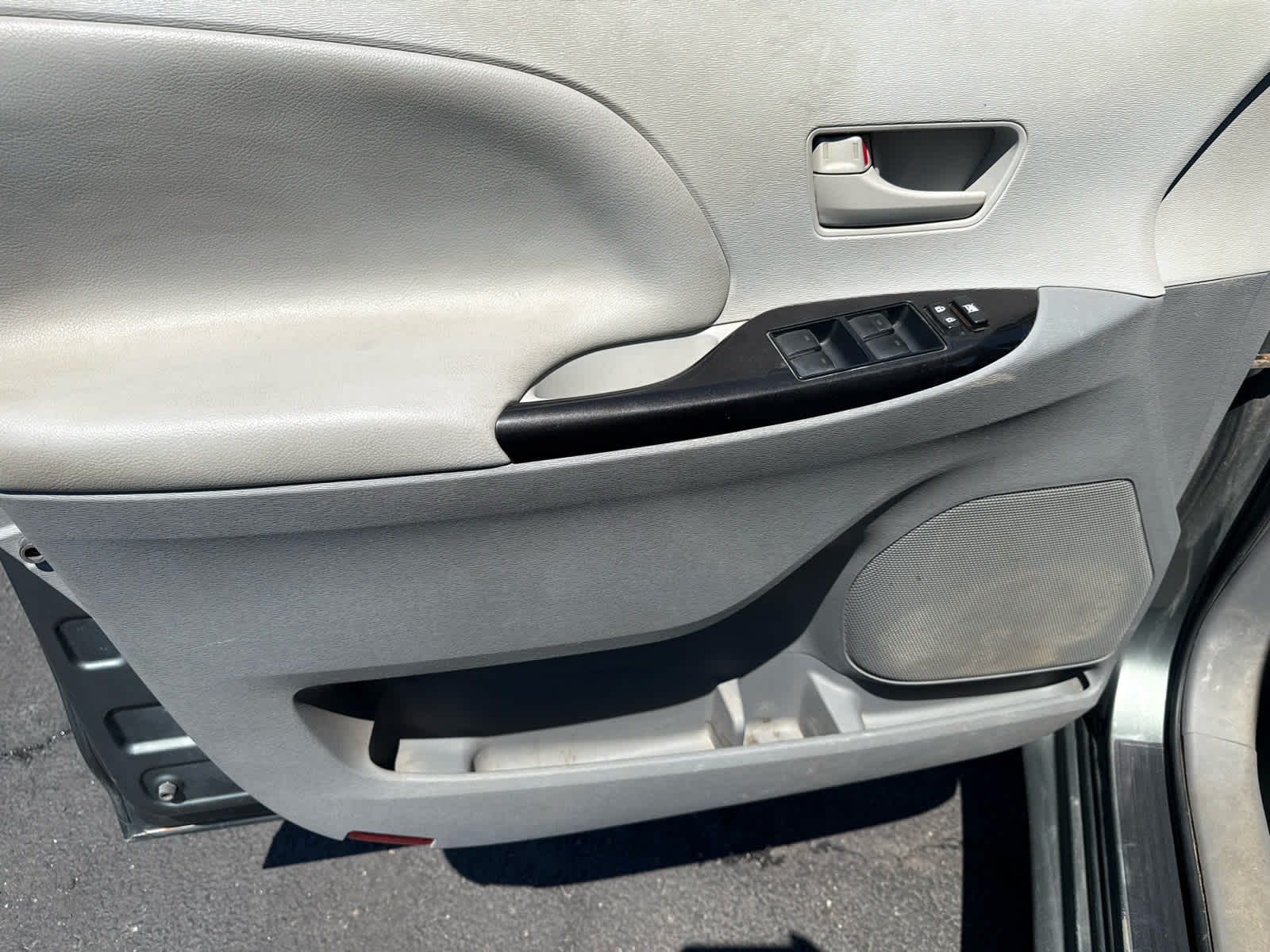 2013 Toyota Sienna LE 7 Passenger