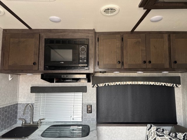 2023 BISON BISON COACH Base