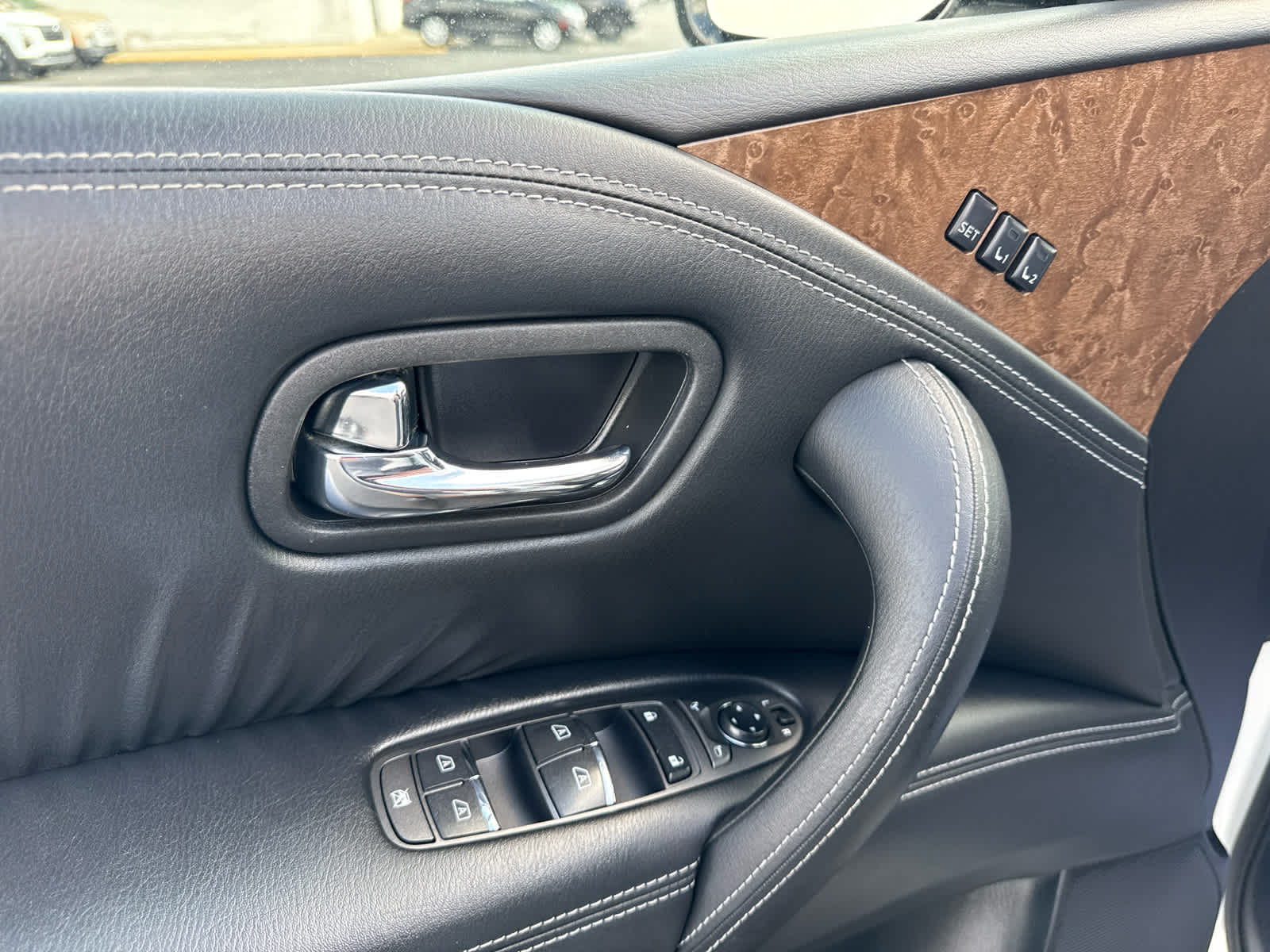 2015 INFINITI QX80 Base