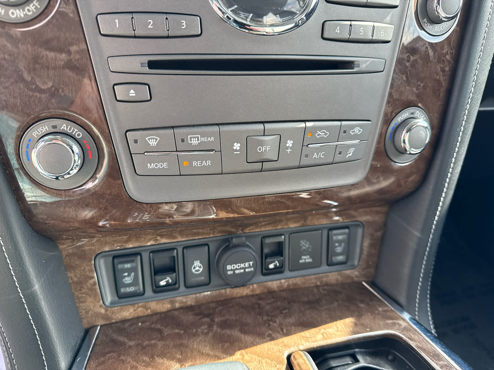 2015 INFINITI QX80 Base